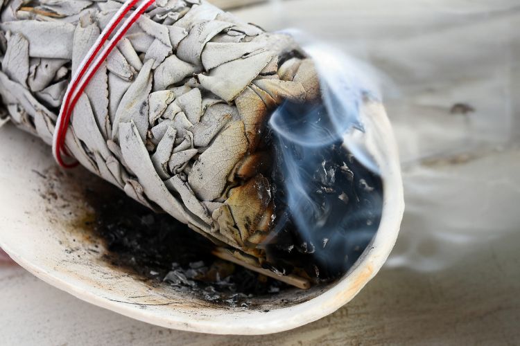 What to do with partially burnt smudge sticks: storage and reuse