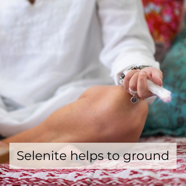 Spiritual Cleansing & Smudging Kit – White Sage, Palo Santo, Selenite